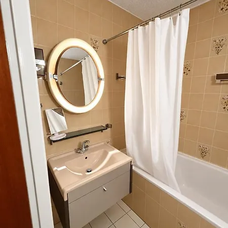 - Inout - 4 Beds Flat S-j10